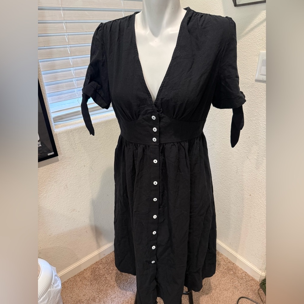 Cupshe Black Button-Front V-Neck Midi Dress with Tie Sleeves